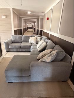 Large Sectional Couch – Great Condition