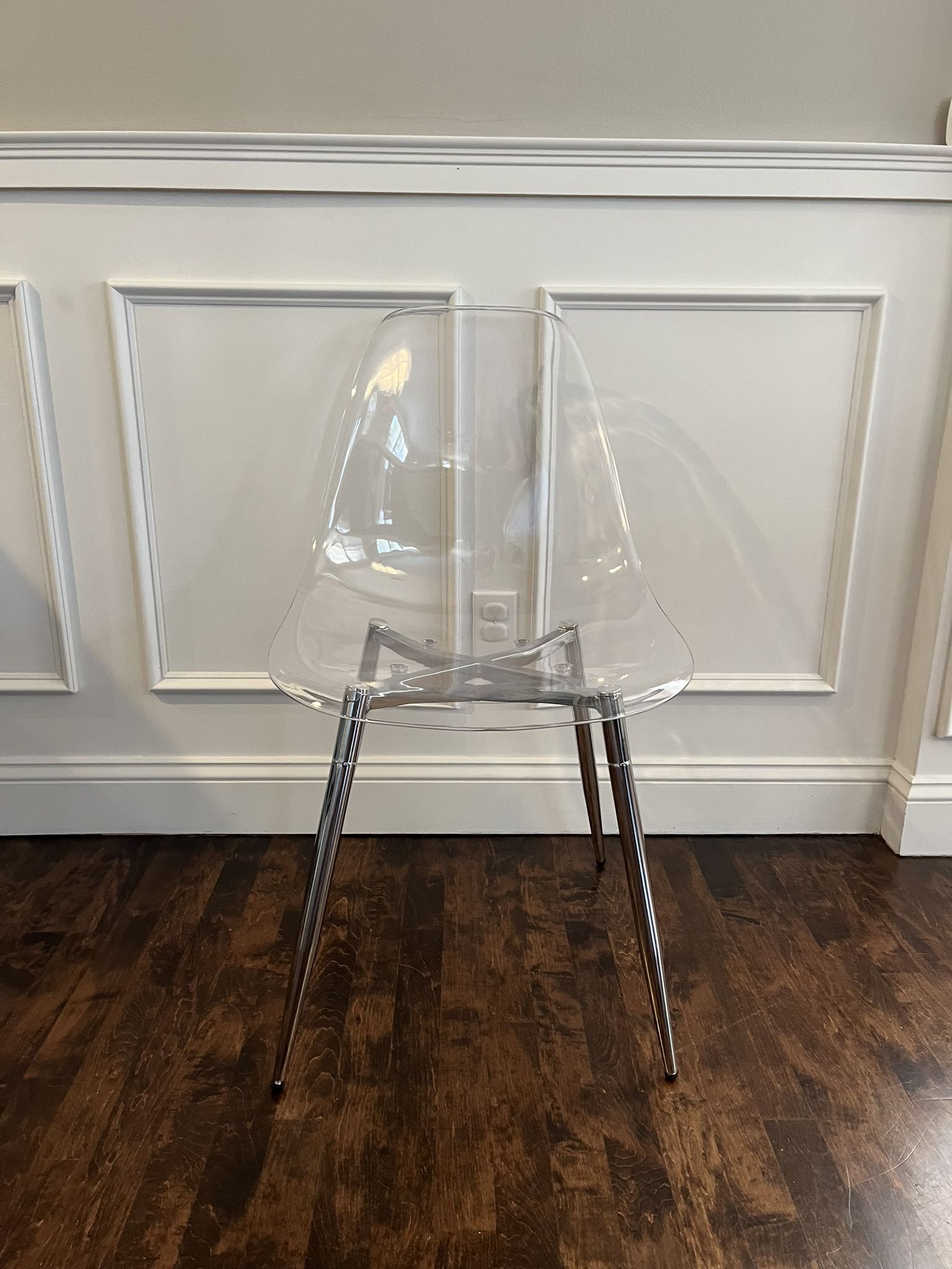 *-*-* Moving Sale - Clear Acrylic Dining Chairs with Silver Legs - Set of 8 *-*-*