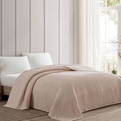 Beatrice Home Fashions Channel Chenille Bedspread, Twin