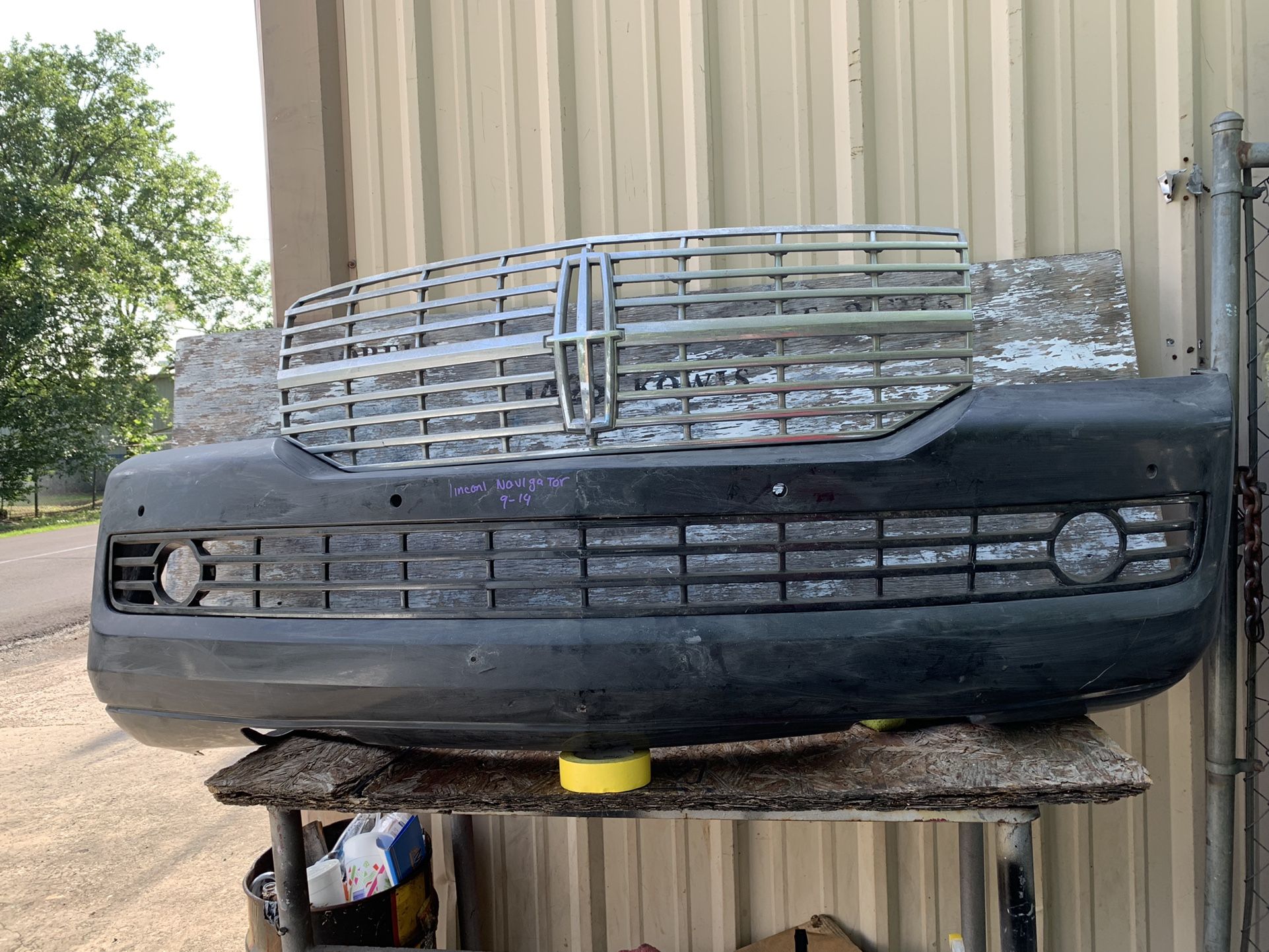 2009-2014 Lincoln Navigator Front Bumper And Grille