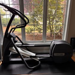 Precor Elliptical EFX5.23