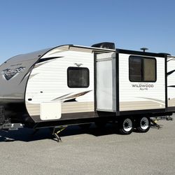 2018 wildwood by Forest River Model T210RBXL Gross weight 7500 pounds  