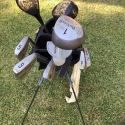 Set Of Golf Clubs With A Very Nice Bass Previously Owned Well-Maintained Good For A Beginner Beachwood