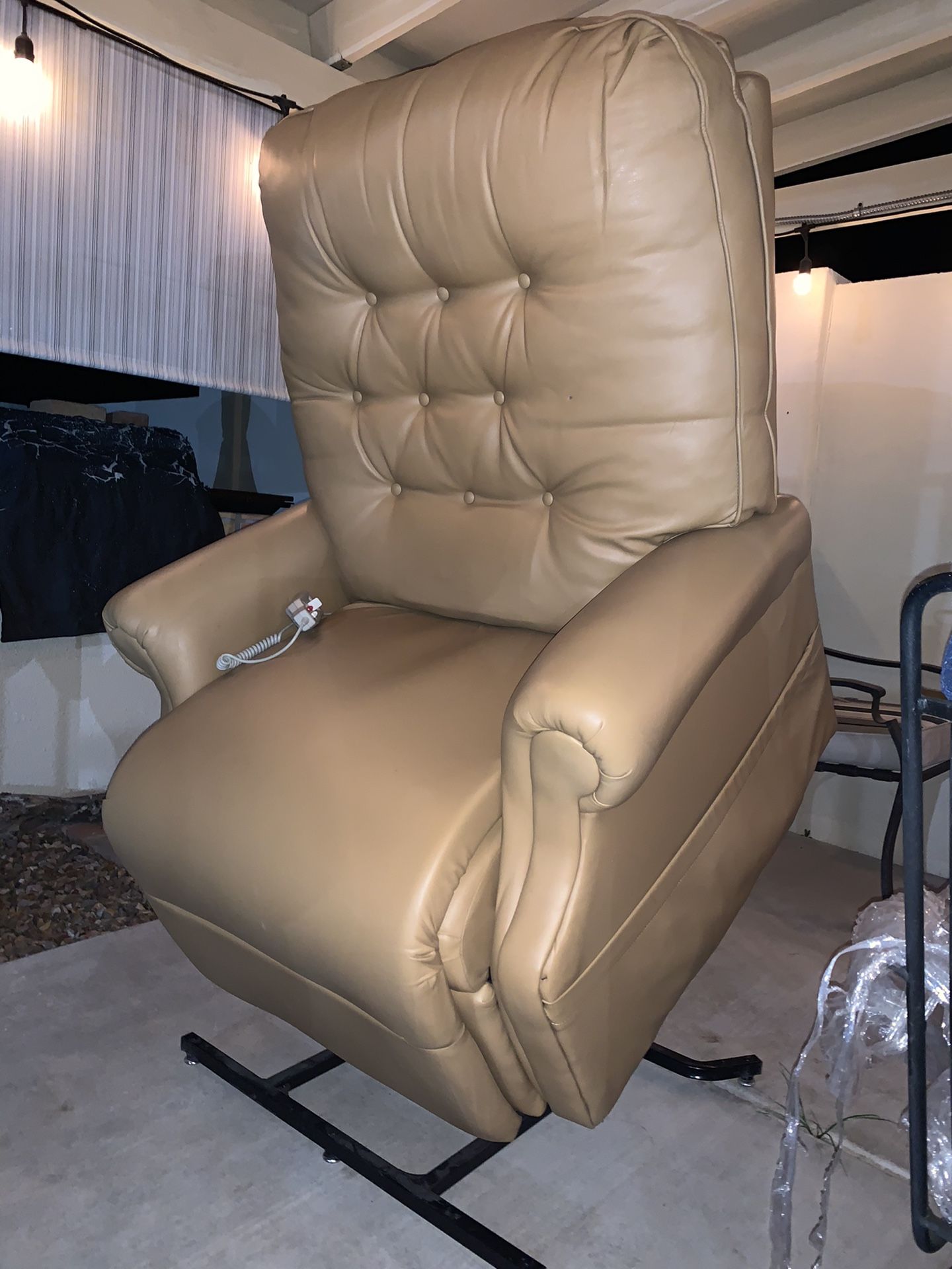 Pride lift chair / recliner