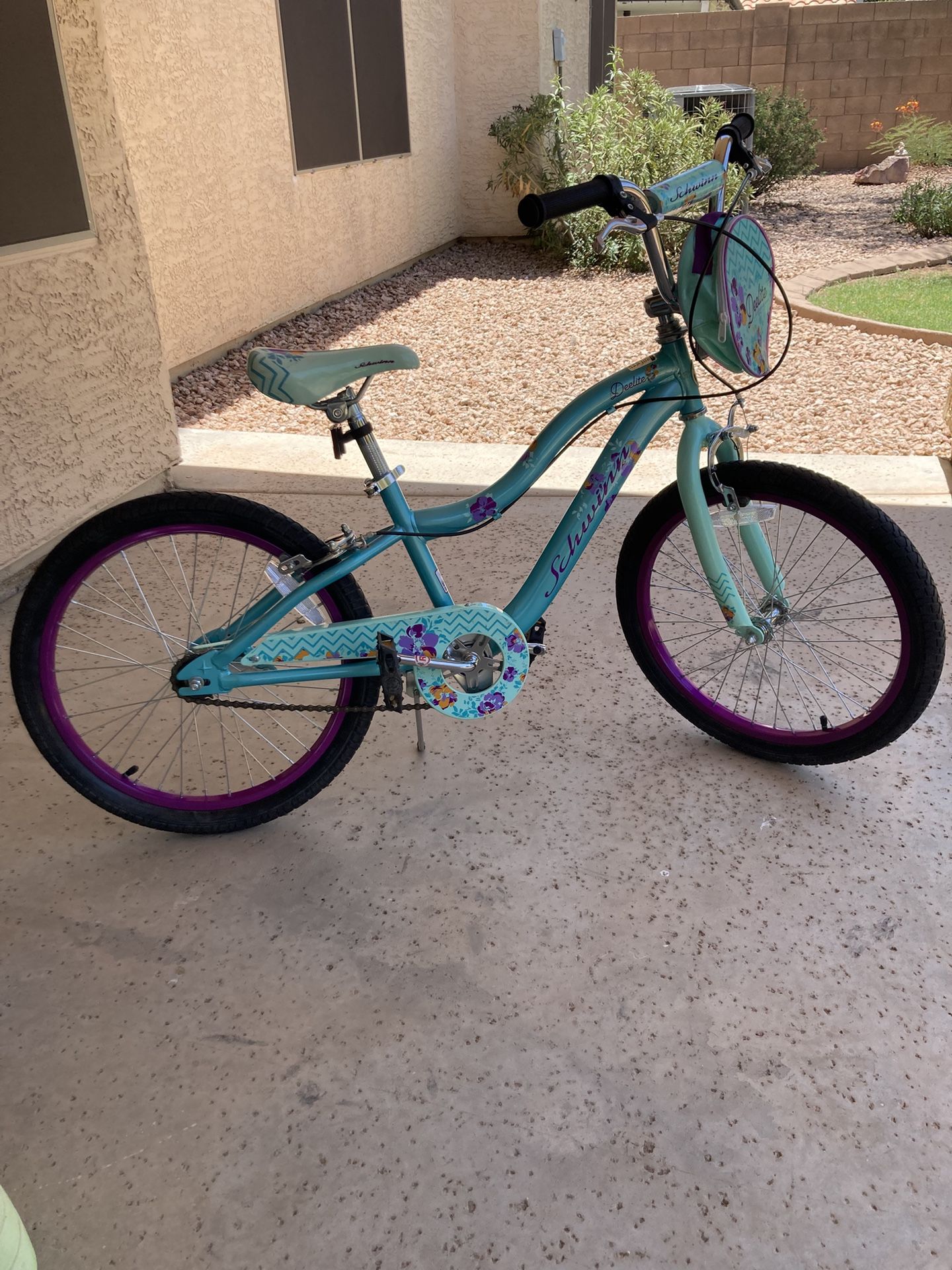 Like new Schwinn Kids bike 20 inch wheels