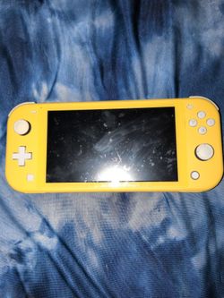 Nintendo switch light (yellow)
