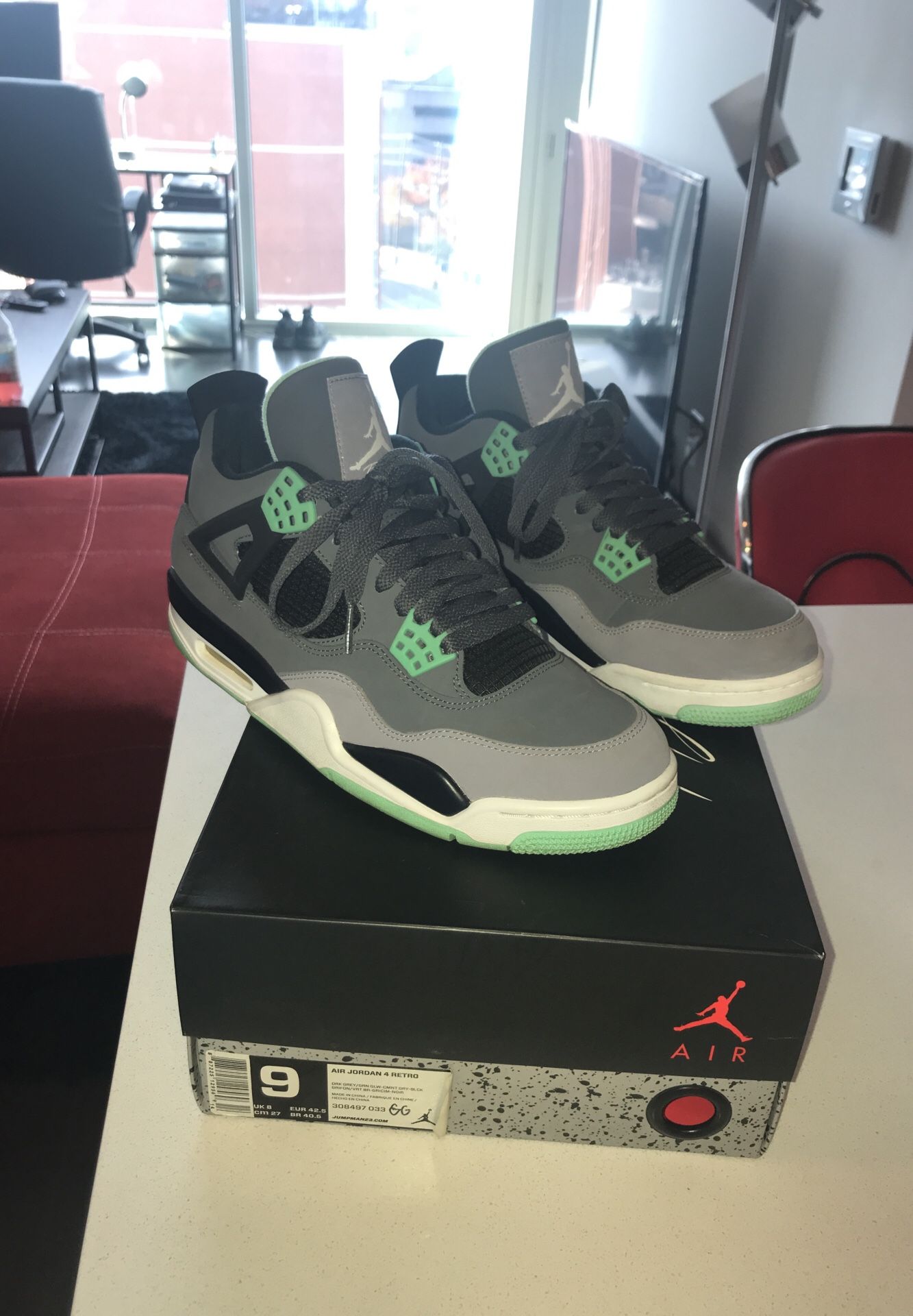 Air Jordan 4 Retro “Green Glow” Size 9 men