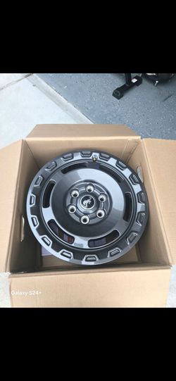 Five 2025 Ford Bronco badlands OEM rims