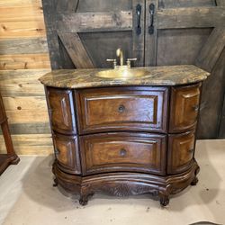 🚨 ONLY ONE AVAILABLE – 44” Luxury Antique Vanity Sink 🚨