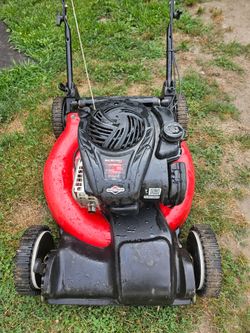 Yard Machine self-propelled lawnmower  (no bag)