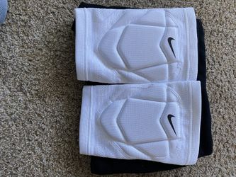 NIKE KNEE PADS