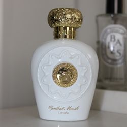 Lattafa Opulent Musk perfume