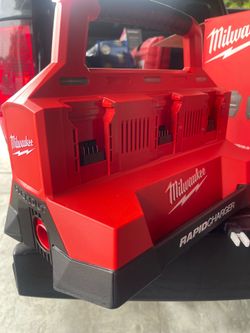 Milwaukee m18 pack out six bay rapid charger