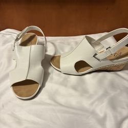 Women’s Aerosoles A2 White Wedge Sandals In Size 7.5M