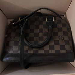 Louise Vuitton Alma BB