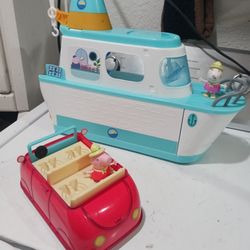 Peppa pig s Cruise ship Playstation, and pepas car. Good condition. 