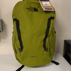 The North Face  Vault Everyday Laptop Backpack One Size.               Ez