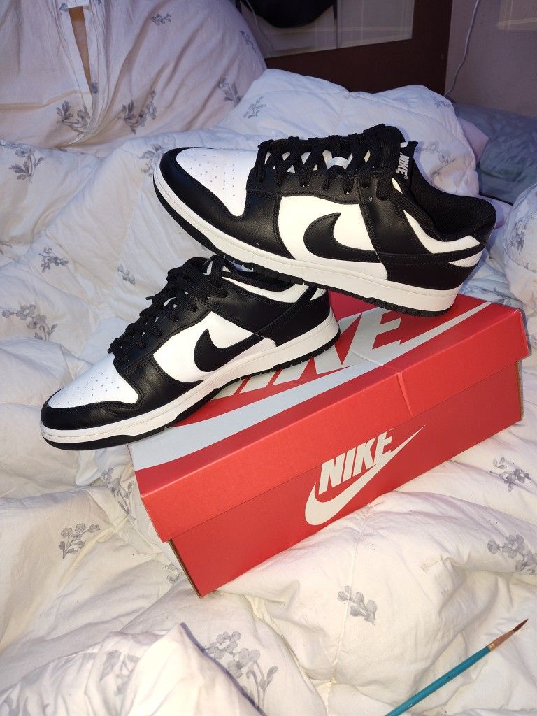 Nike Panda dunks Size 10