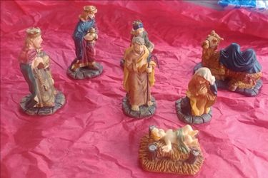 Miniature nativity set