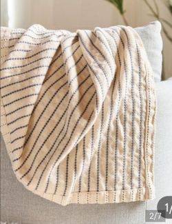 Avacado organic cotton throw