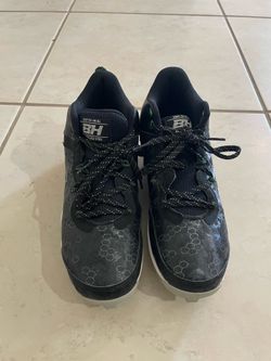 Men’s size 7.5 baseball cleats - UA Harper 8 Mid RM