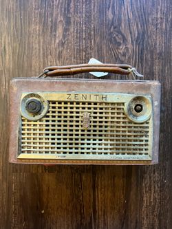 Antique/Vintage Zenith Solid State Portable Radio