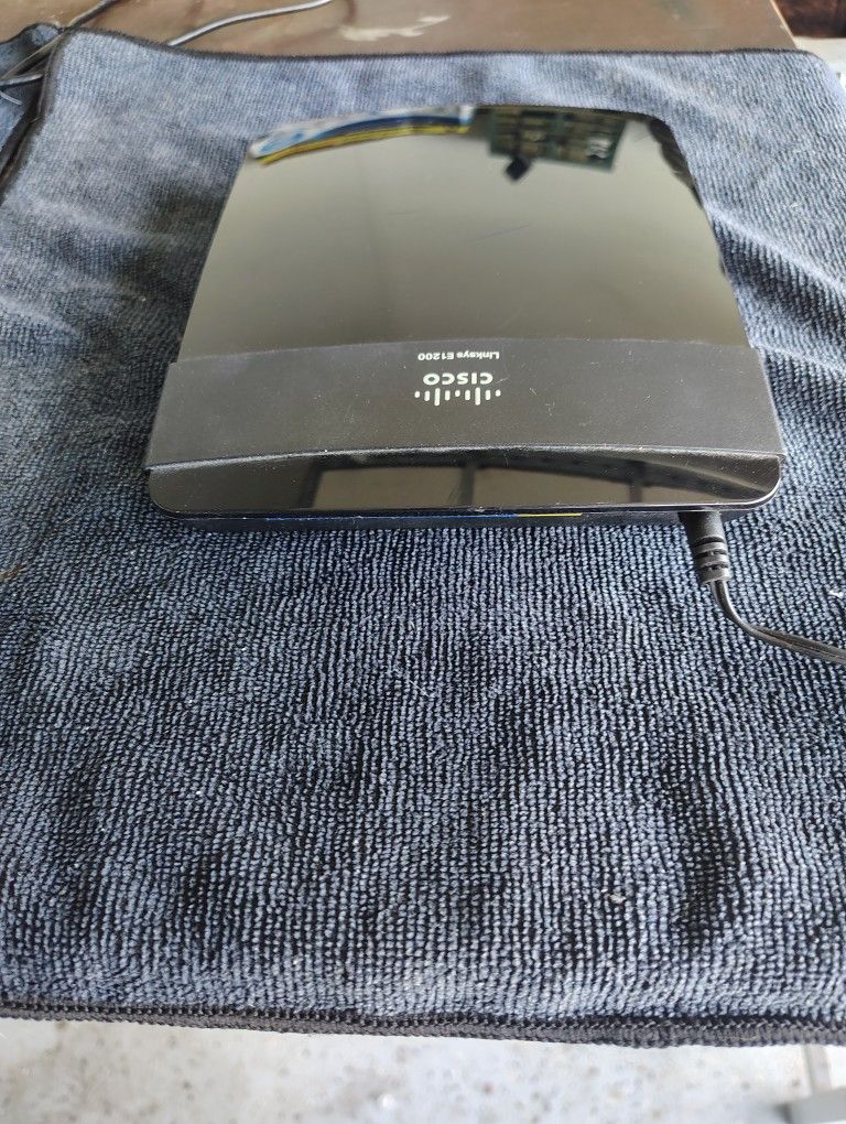 Cisco Linksys - 1200 Wireless Router