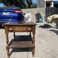 Perfect DIY Project / Antique end table