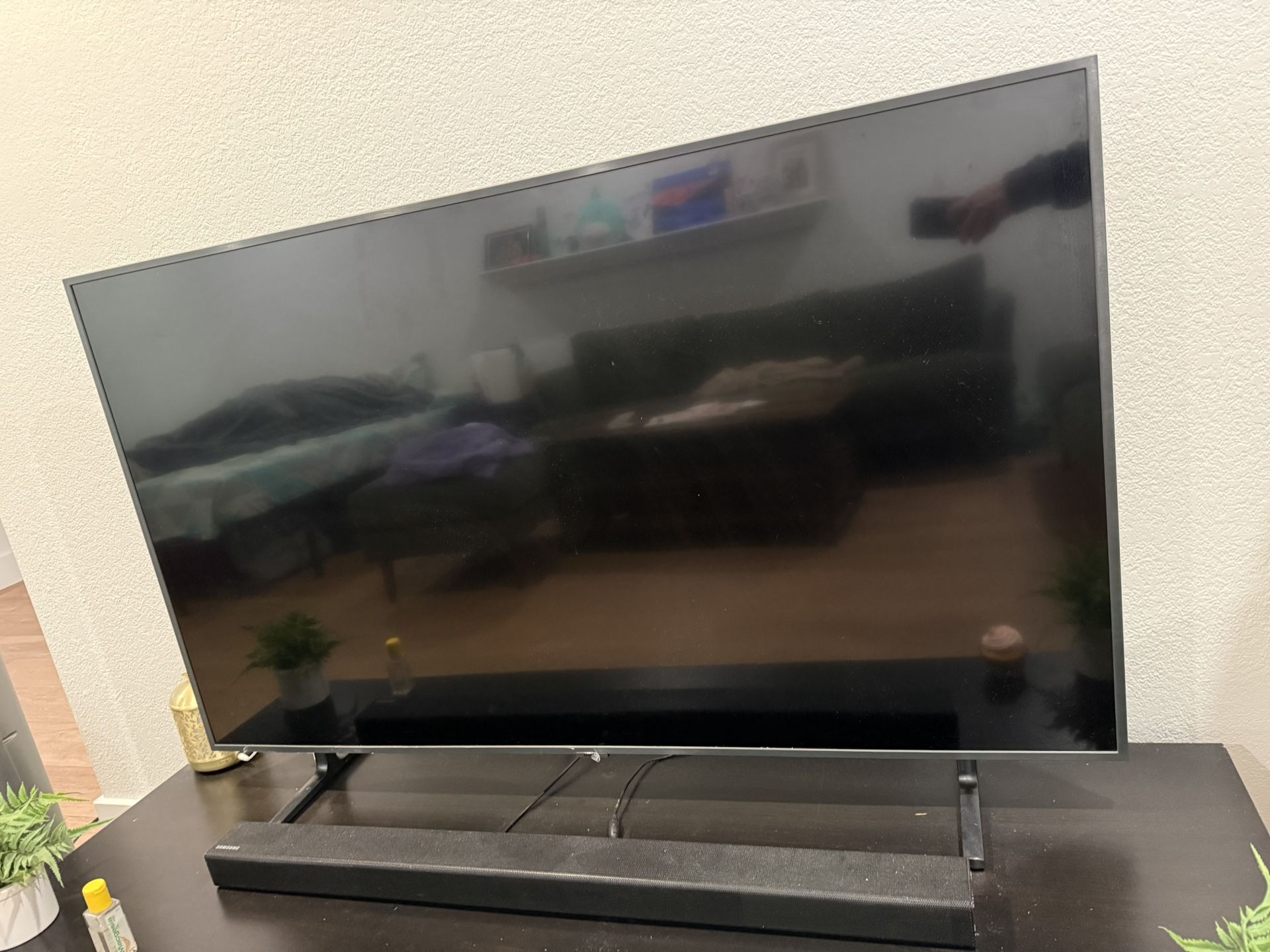 Samsung TV 55 Inch ( RU8000)+ Remote ( For Parts)