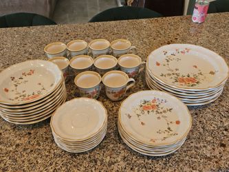 Mikasa Dish Set
