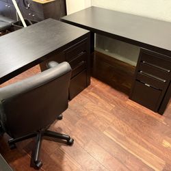 Desks with Cabinets