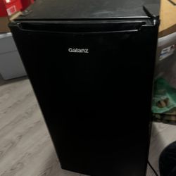 Galanz Mini Fridge