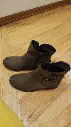 Crown vintage shoes -size 6.5 - almost new - originally purchased for 59.99 + tax - excellent condition
