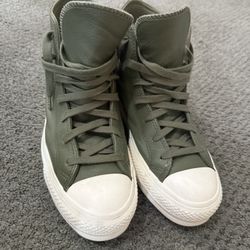 Women’s 8.5 Green Leather Platform High Top Converse