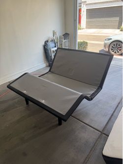 Queen mattress and power adjustable mattress base bundle