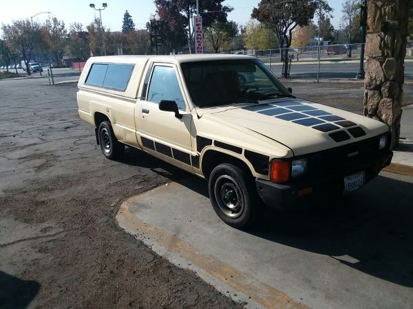 1985 Toyota pickup for Sale in Bakersfield, CA - OfferUp