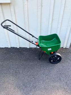 Scotts Turf Builder EdgeGuard Mini Broadcast Spreader – Used Once
