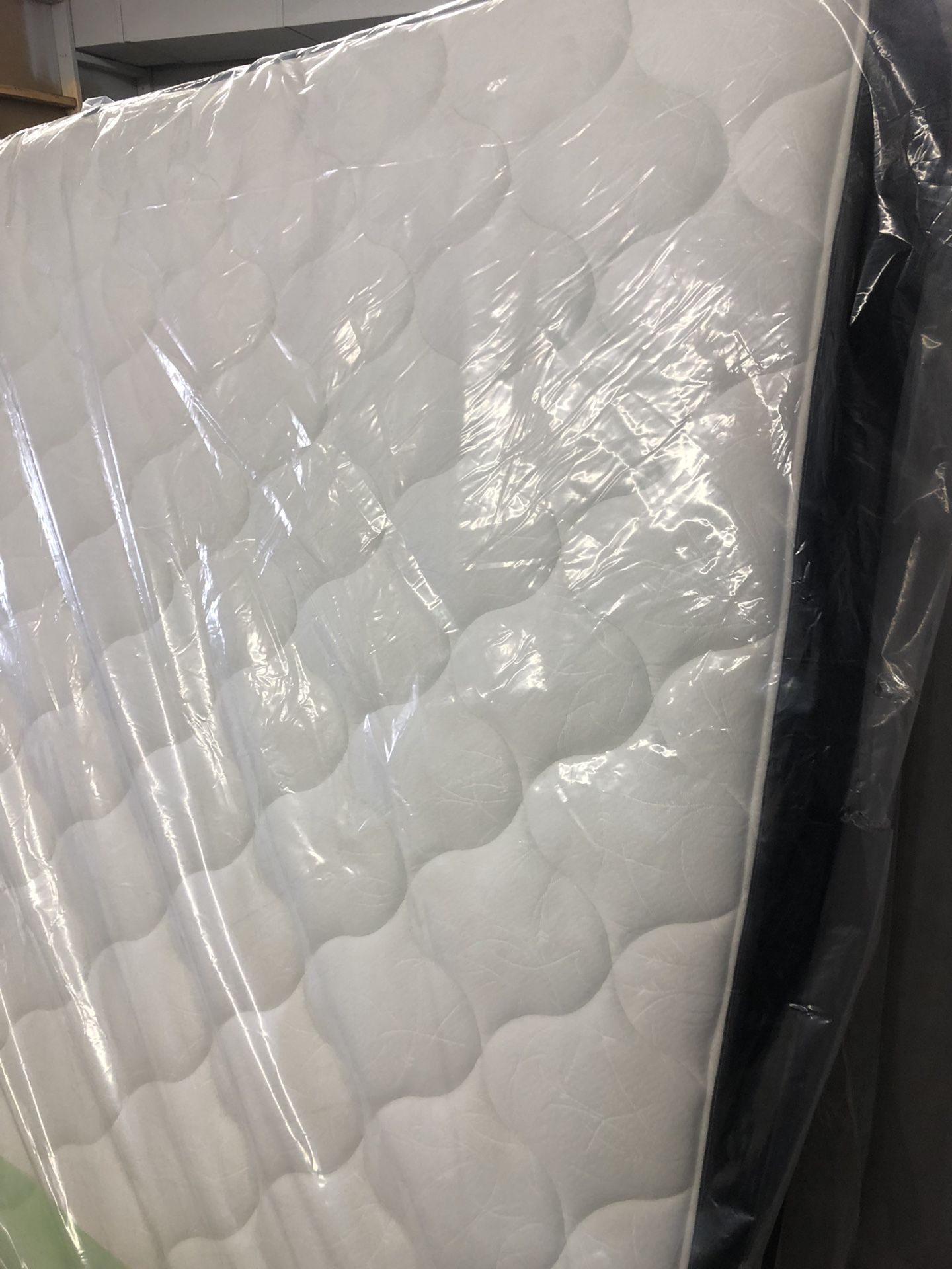 Queen Matt Never used !