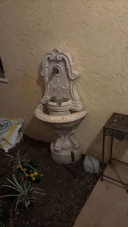 Vintage Wall Fountain Cast Stone Read Description 