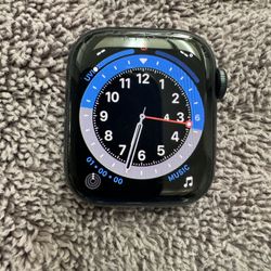 ⌚ Apple Watch Series 7 – 41mm (Model A2475) – $300