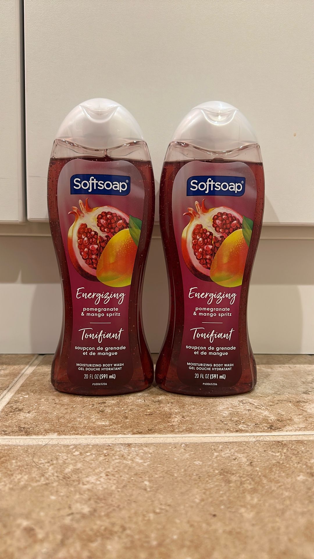 Softsoap pomegranate & mango body wash 20 oz: 2/$7