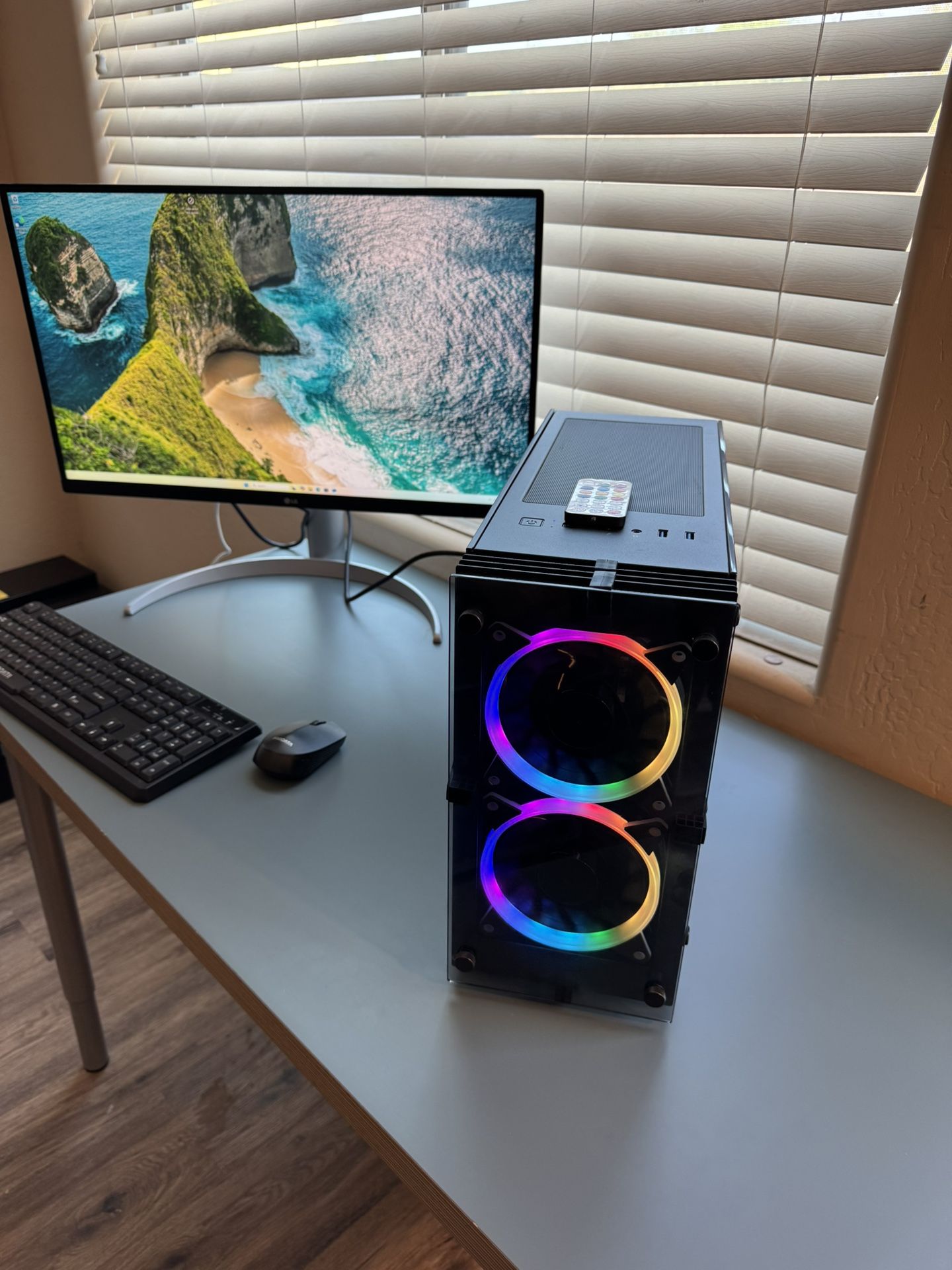 Nice Little i7 Desktop With 512gb SSD, GTX 1060 Video Card, 4K Monitor