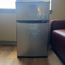 Galanz Mini Fridge 