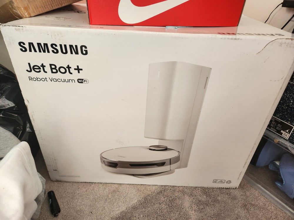 Samsung Jetbot+ Vacuum With Home Cleaning Base $800 Value 