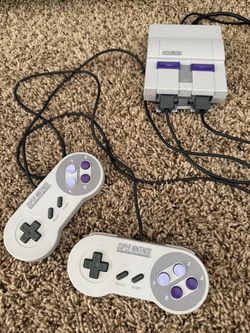 Super Nintendo NES  Mini  + 2 Original Controllers Power Cord And HDMI