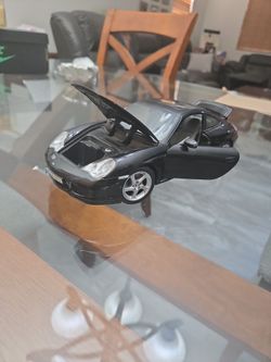Maisto Porsche Carrera 911 1/18th scale