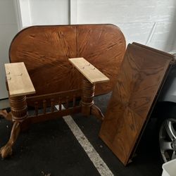 dining table  with 2 leaves 
