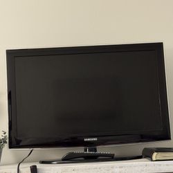 Samsung 32” TV From 2013