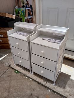 Tall 3 Drawers Bedside Table; Unique S-shaped Shelf Design: White nightstand size:15.8 ’’W x11.8 ’’D x 30.7 ’’H.This tall side table features a unique