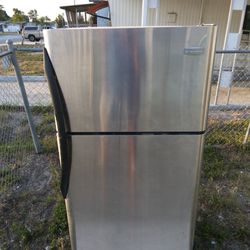 Frigidaire Refrigerator Freezer Ice Maker